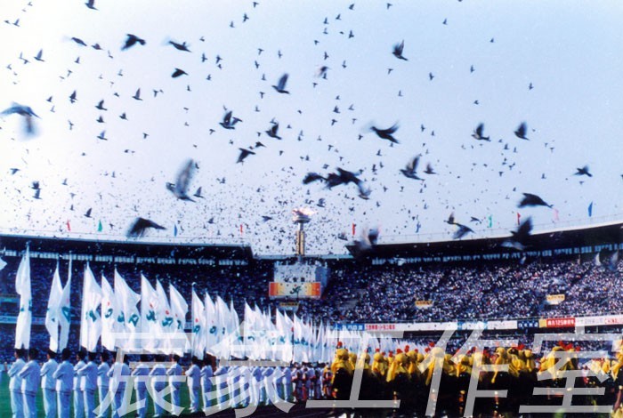 1990年9月20日 北京亞運(yùn)會(huì)開幕式放飛11000羽信鴿